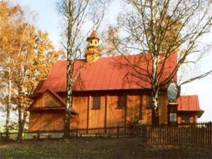 Na zdjęciu drewniany kościół w Grabówce