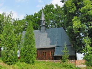 Na zdjęciu rzymskokatolicki kościół filialny (parafia Dydnia) pw. Matki Bożej Łaskawej w Krzywem