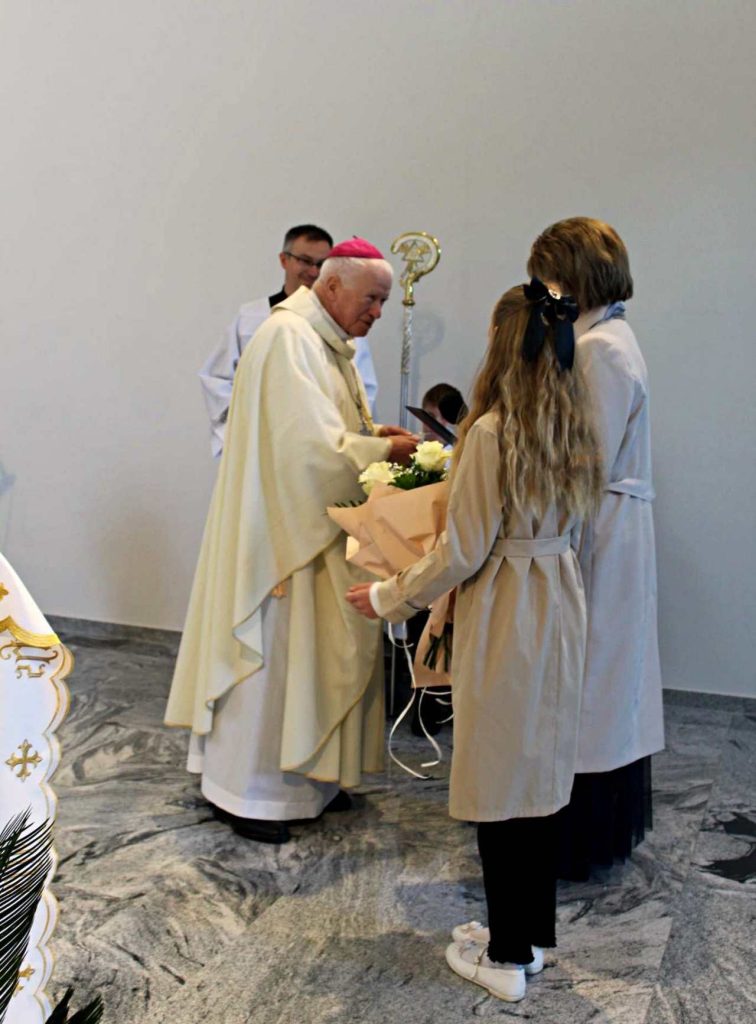 Dyrektor Szkoły Podstawowej w Jabłonce składa podziękowania biskupowi