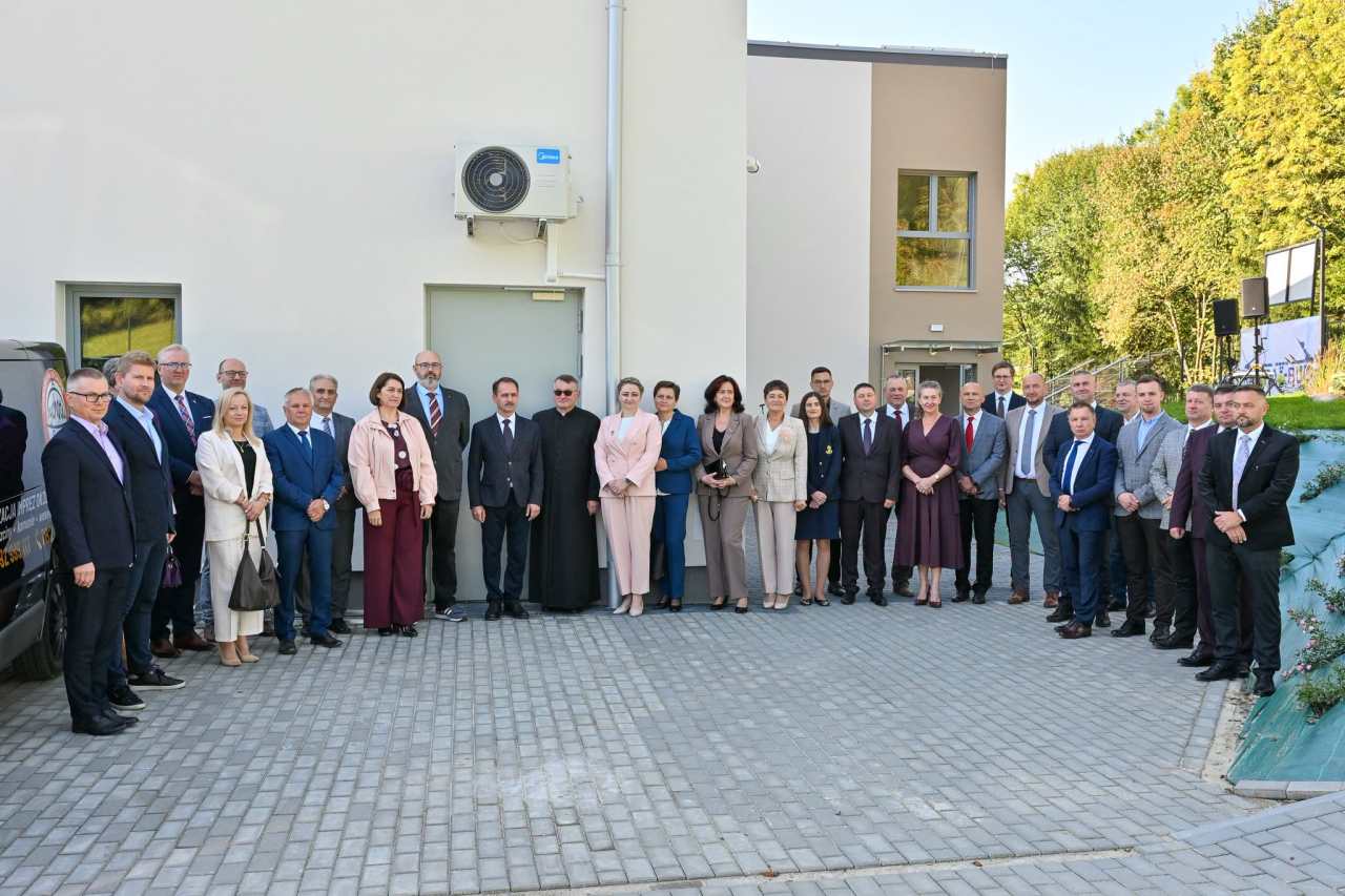 Miniaturka wpisu Uroczyste otwarcie Zakładu Opiekuńczo-Leczniczego w Krzemiennej